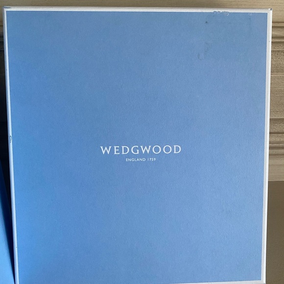 Wedgwood Wild Strawberry Tea for One NEW in Box - Picture 2 of 11